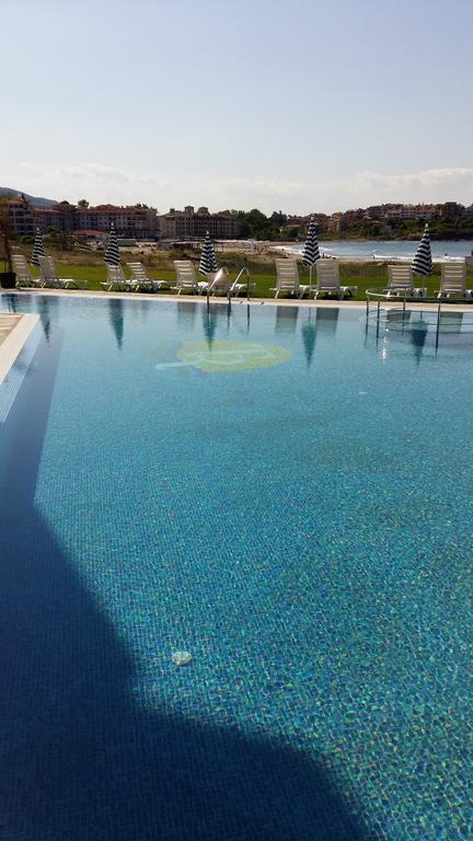Toma's - Front Hotel