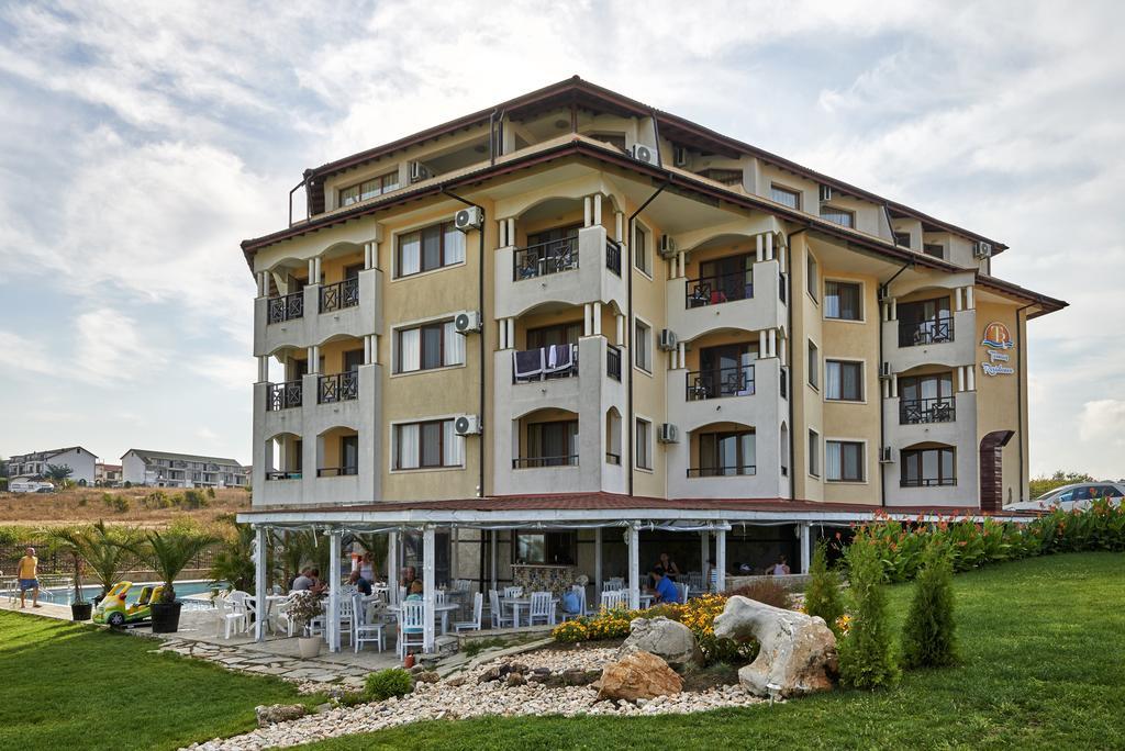 Toma's - Front Hotel 2*