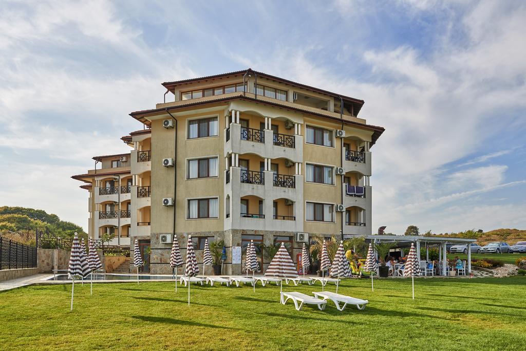 Hotel Toma's - Front