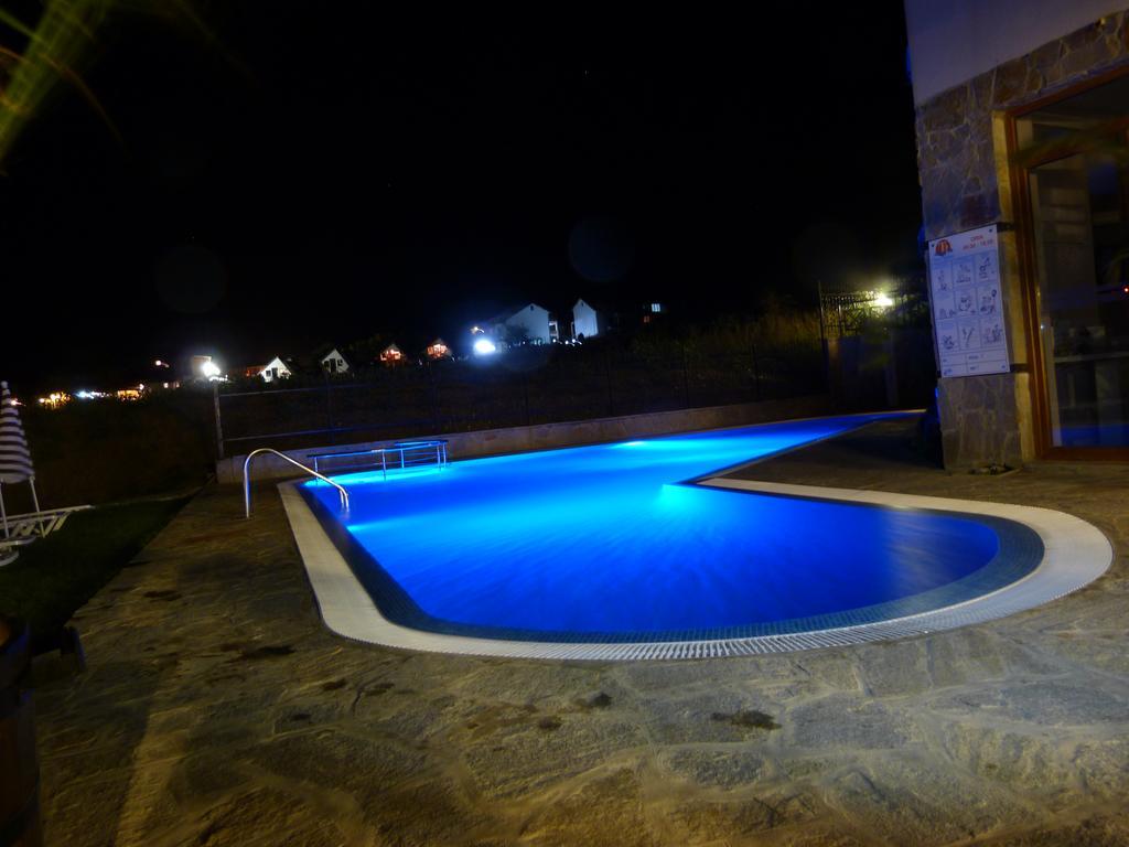 Toma's - Front Hotel