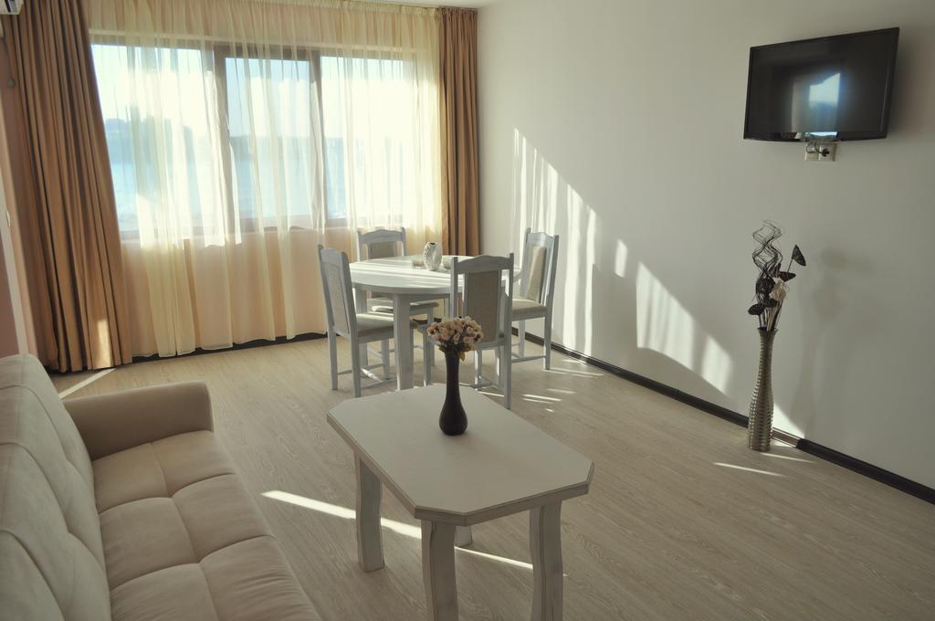 Toma's - Front Hotel Tsarevo