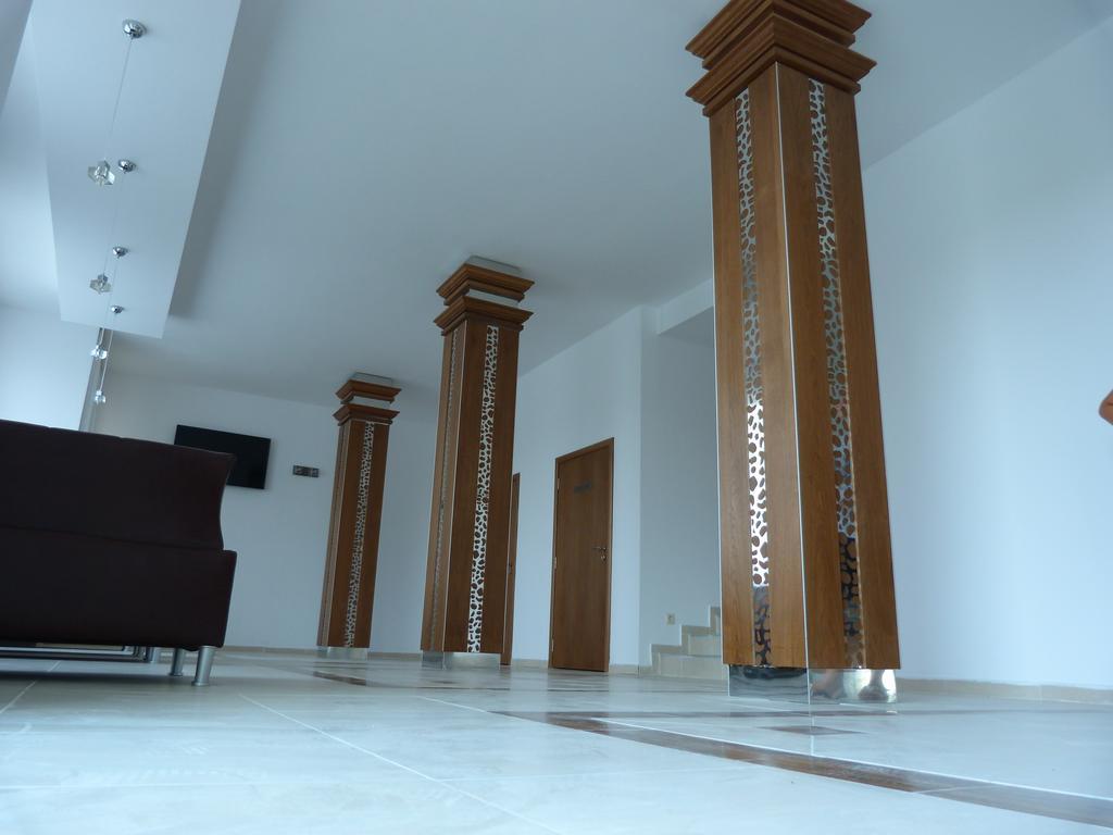 Hotel Toma's - Front