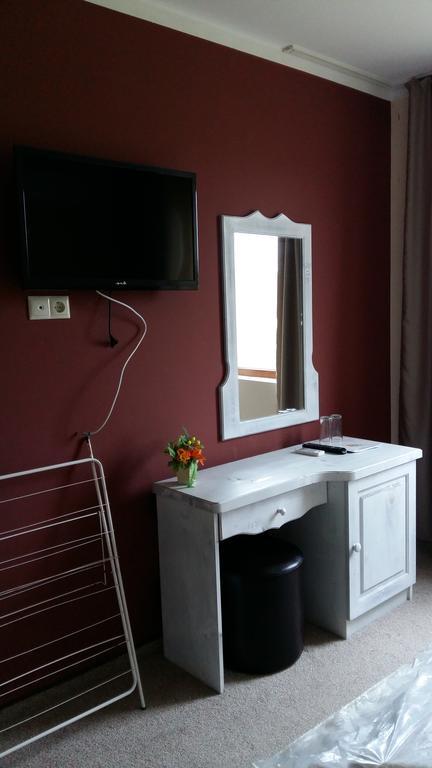 Toma's - Front Hotel 2*
