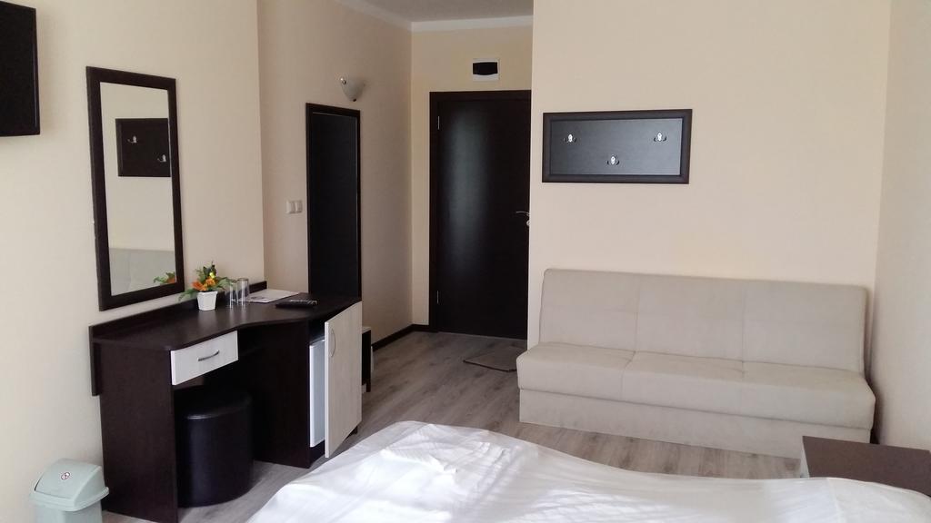 Hotel Toma's - Front Tsarevo